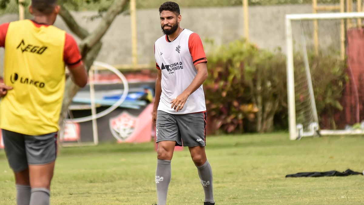 Com Wallace e Van, Vitória inicia preparação para enfrentar o Inter