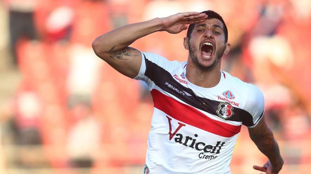 Santa Cruz negocia com Bruno Moraes por retorno ao Arruda