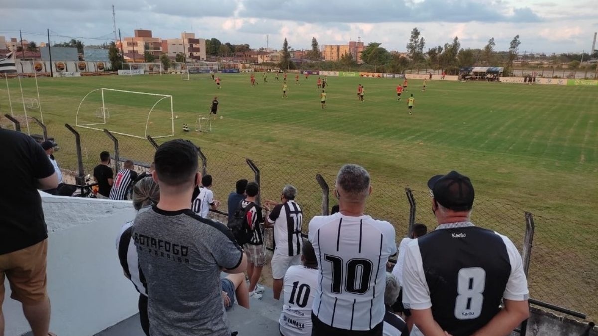 Botafogo-PB conta com presença de torcedores em treino visando jogo contra Jacuipense
