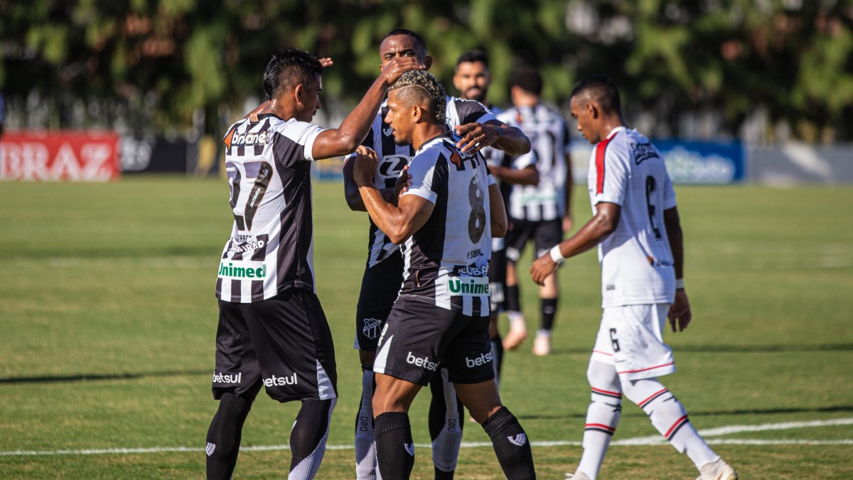 Em jogo de sete gols, Ceará bate Atlético-CE e garante vaga na semi do Cearense