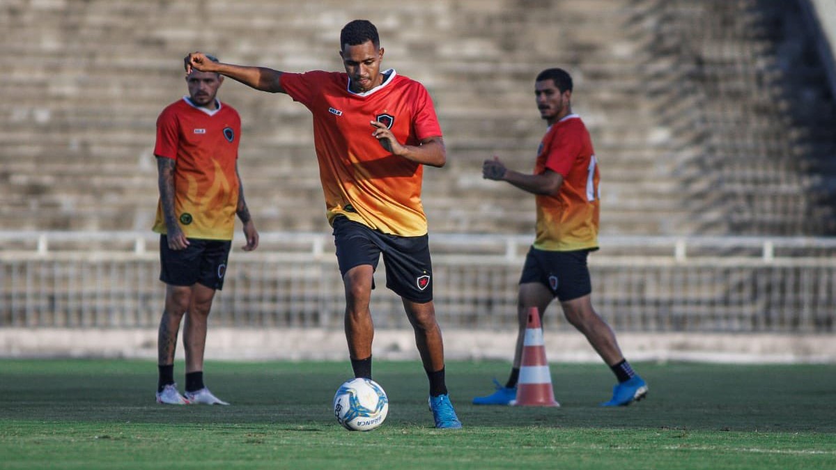 Com lesão no joelho, Lucas Gabriel desfalca Botafogo-PB por até nove meses