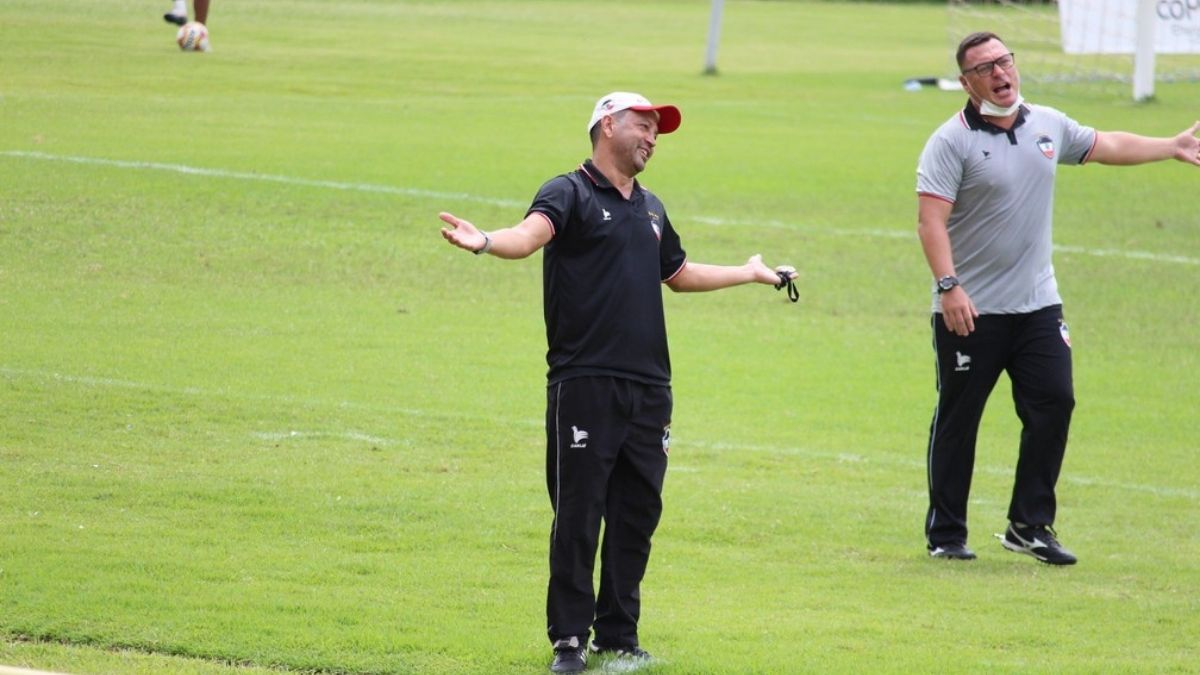 Diretoria do River-PI confirma saída do técnico Paulinho Kobayashi