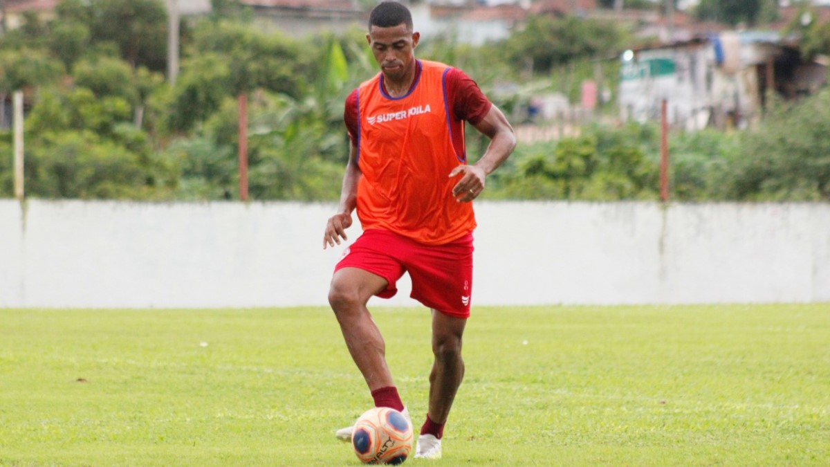 Ex-Santa Cruz, volante Wellington Cézar é contratado pelo América-RN