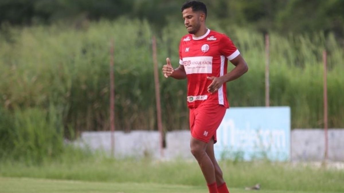Yago Silva celebra volta a jogar pelo Náutico após um ano e cinco meses