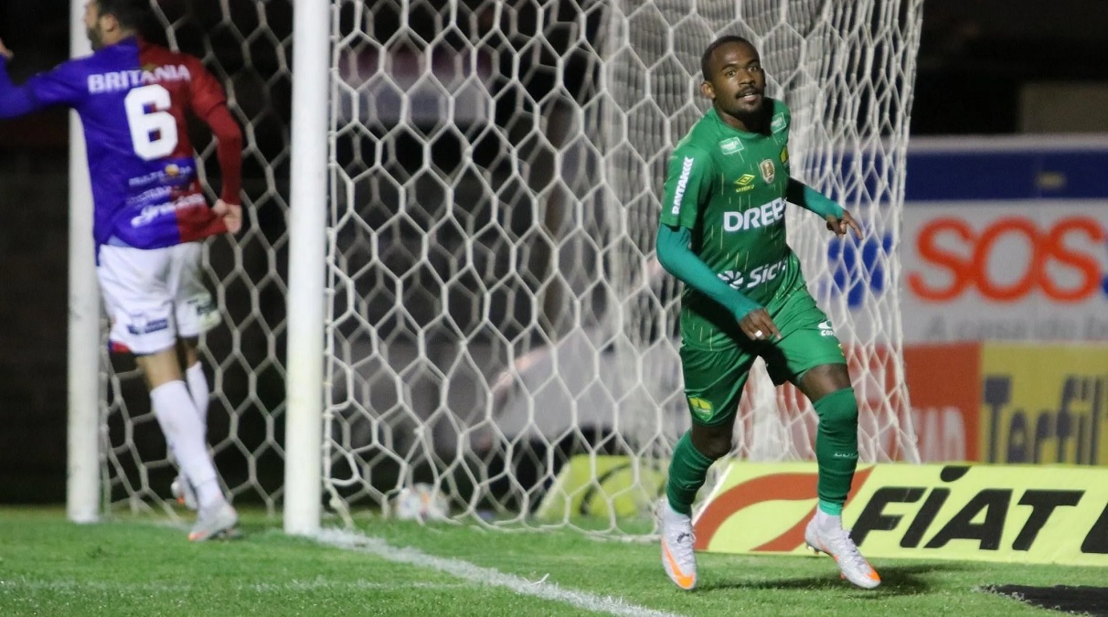 CSA negocia contratação do atacante Yago por empréstimo