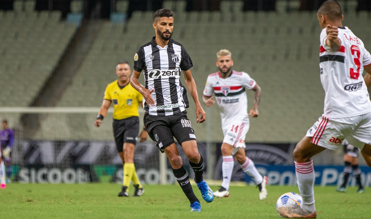 Ceará sai na frente, cede empate com gol contra e empata com o São Paulo