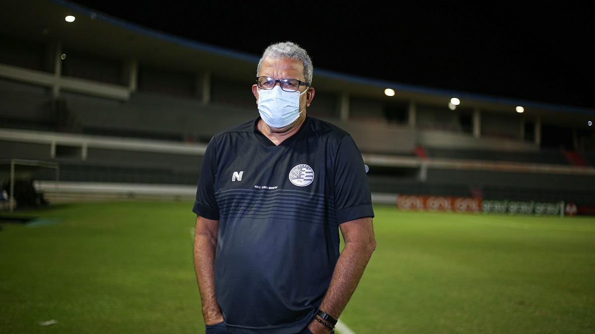 Hélio enxerga domínio do Náutico e lamenta empate no fim: “Jogo estava sob controle”