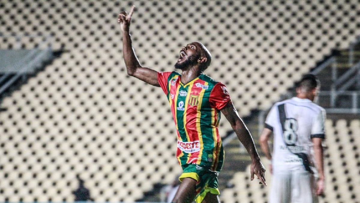 Sampaio marca no final, derrota Ponte e vence a primeira na Série B