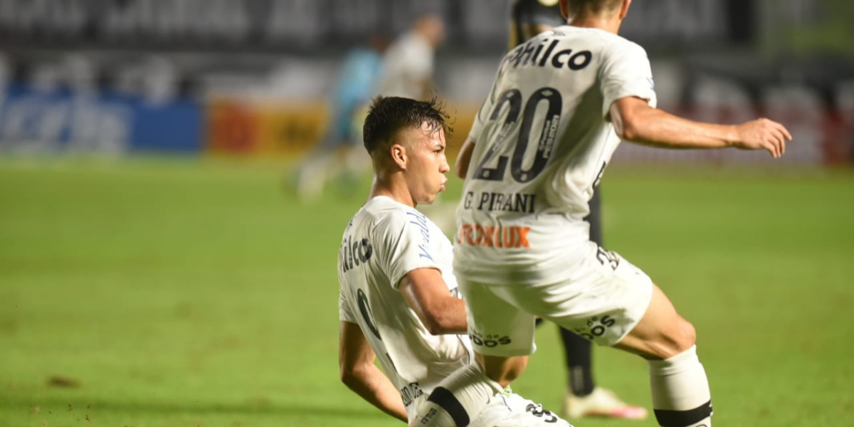 Ceará comete erros na defesa e perde para o Santos na Vila