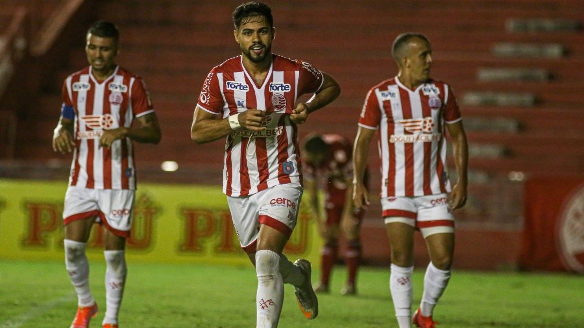 Náutico renova com Bryan até novembro de 2023 e novo vínculo já aparece no BID