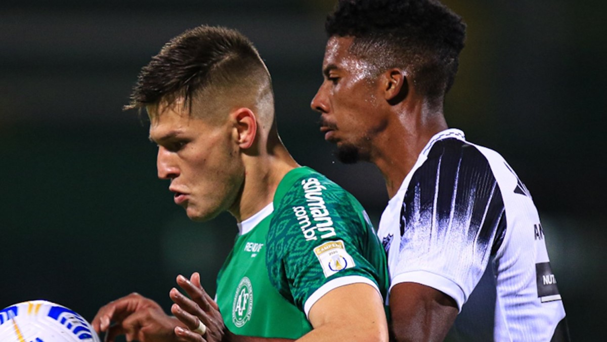 Ceará perde chances, cai no 2º tempo e empata com a Chape