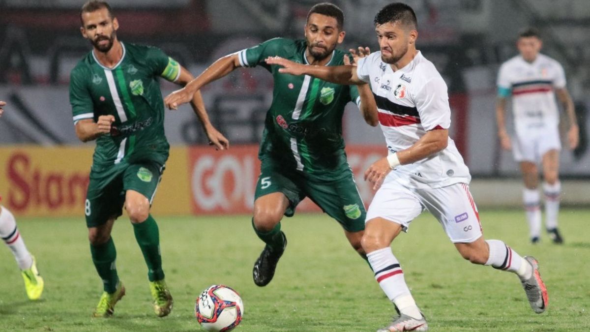 Frank agrada em estreia e acirra briga no ataque do Santa Cruz