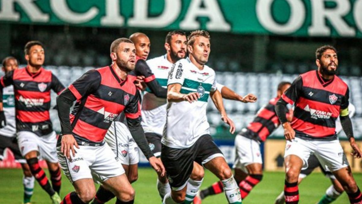 Pouco efetivo, Vitória perde para o Coritiba e freia embalo na Série B