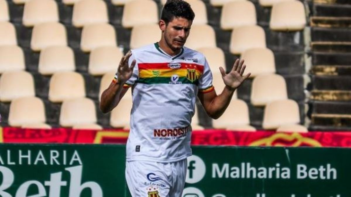 Fora dos planos do Sampaio, Victor Oliveira negocia com o Santa Cruz