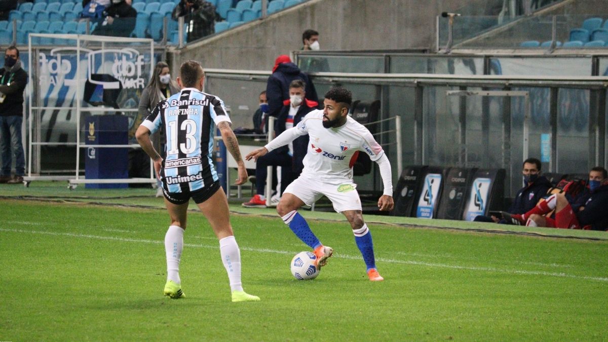 Em jogo de dois pênaltis perdidos, Grêmio e Fortaleza empatam sem gols