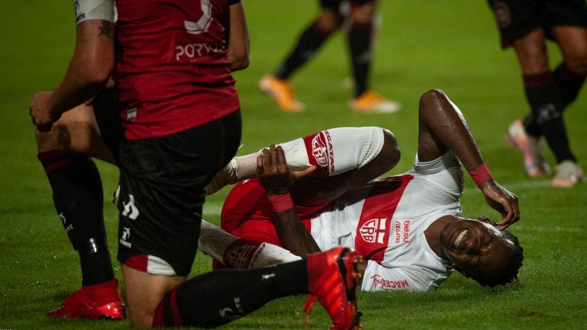 Titular absoluto, Hyuri sofre entrada dura e vira dúvida no CRB