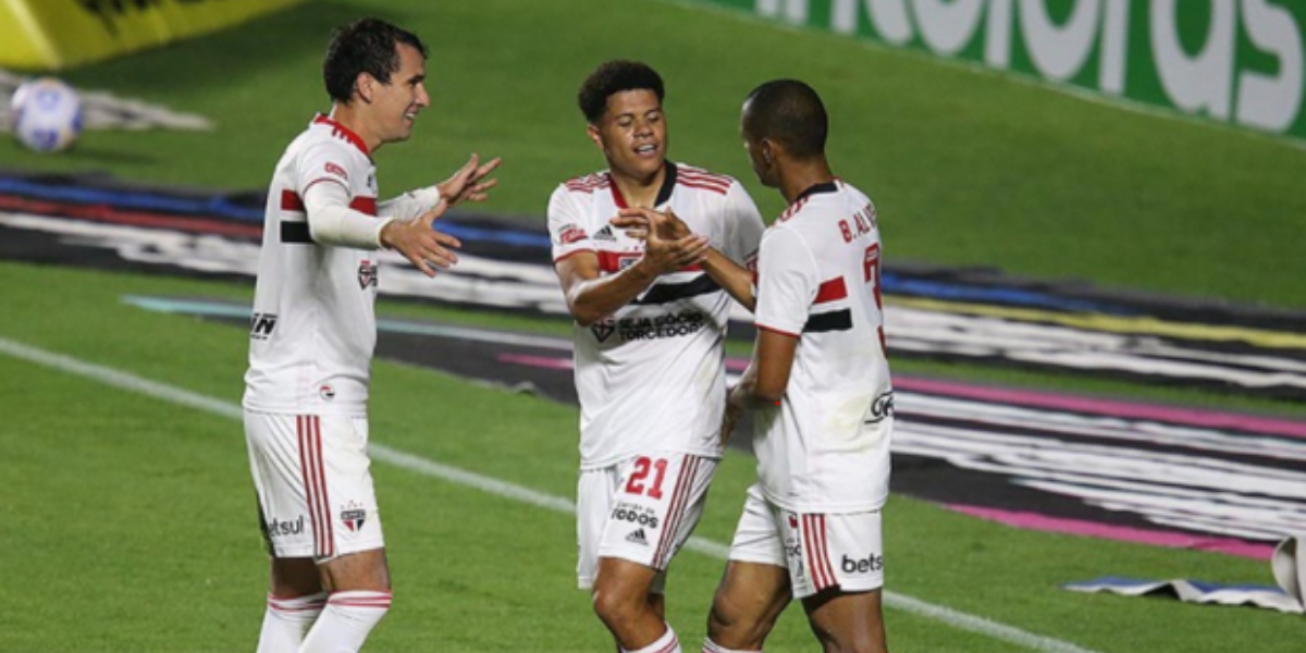 4 de Julho sai na frente, mas acaba goleado pelo São Paulo e cai na Copa do Brasil