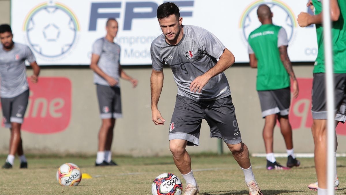 Com edema no joelho, Pipico fica no DM do Santa Cruz ainda sem prazo para voltar