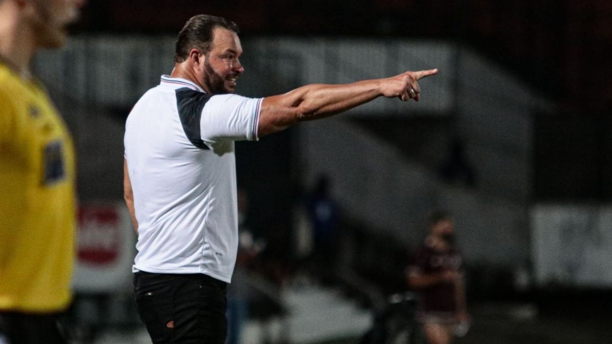 Após reunião, Roberto e direção definem permanência no Santa