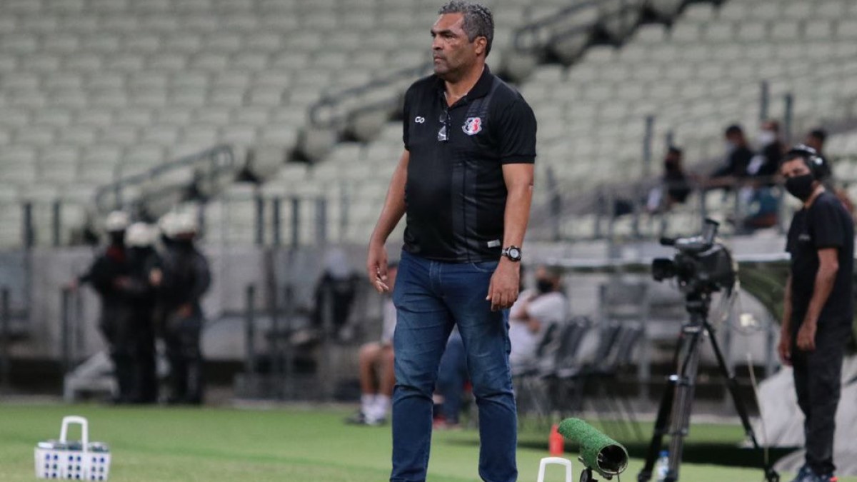 Auxiliar diz que Santa não deve procurar culpados e pede tranquilidade