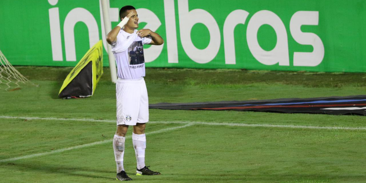 Frágil, Vitória perde em casa para o Grêmio e se complica na Copa do Brasil