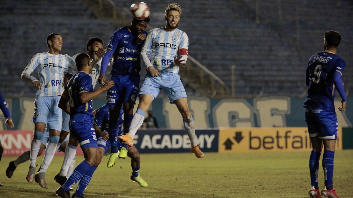 Confiança empata com o Londrina fora e segue no Z4