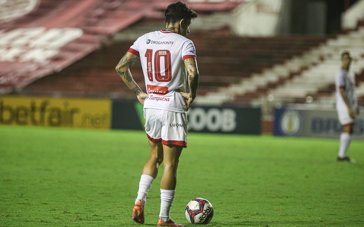 Jean diz viver melhor momento da carreira, fala de sondagens, mas foca no Náutico