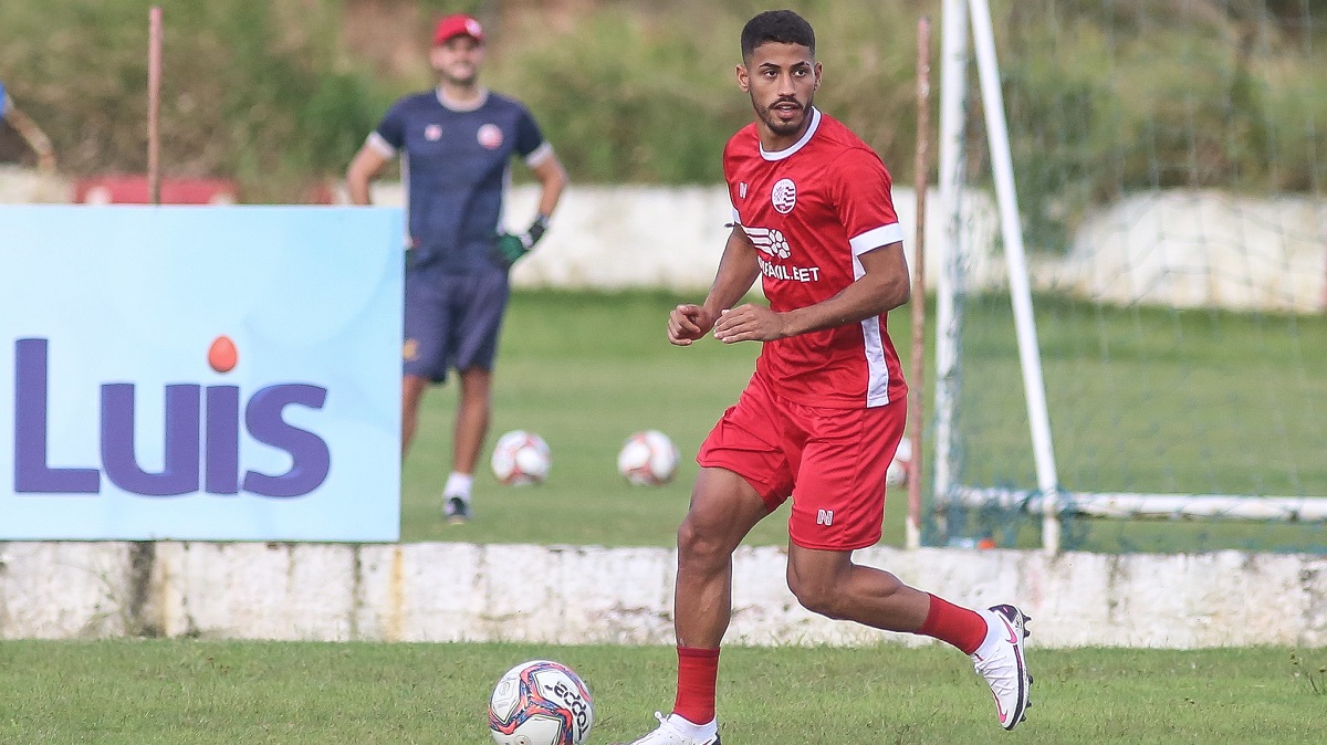 Hereda completará 20 dias sem jogar e sem explicações do Náutico