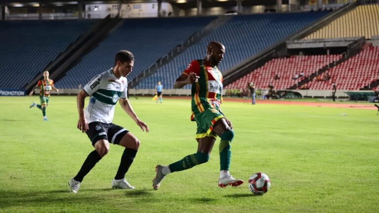 Sampaio sofre com as bolas paradas, perde para o Coritiba ...