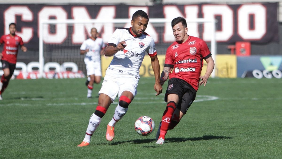 Vitória perde, chega a sete jogos sem vencer e afunda na zona de rebaixamento da Série B