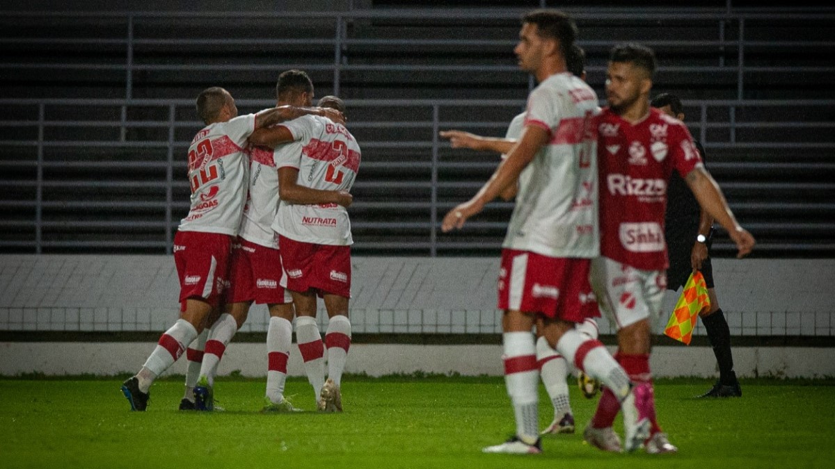 Com Diego Torres protagonista, CRB bate Vila Nova e entra no G4 da Série B