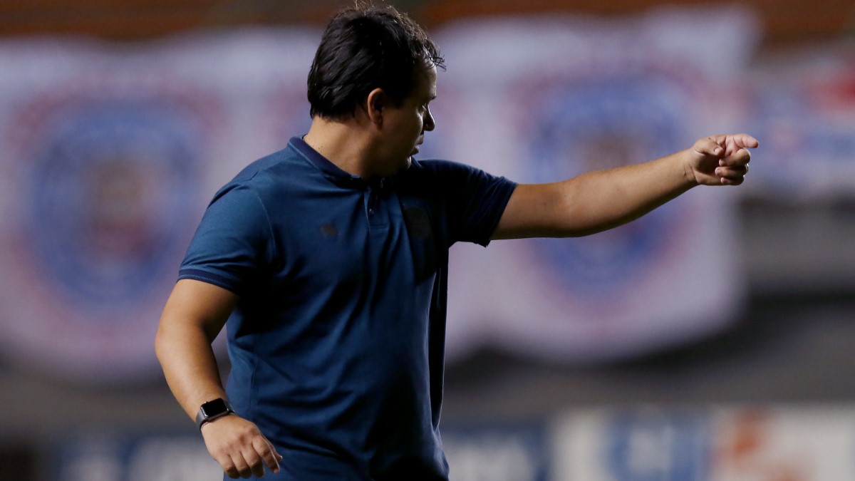 “Uma noite para ser esquecida”: após goleada sofrida, Dado vê jogo “fora do normal” do Bahia