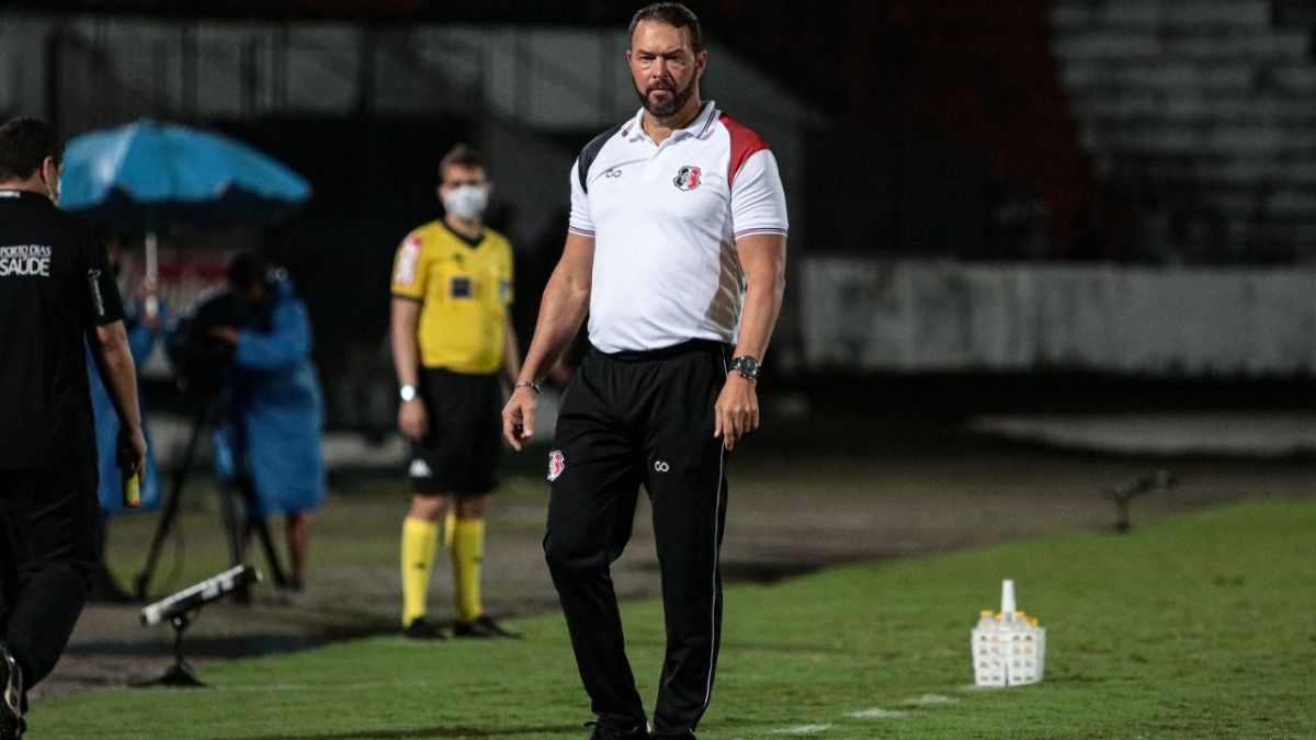 Técnico vê ‘vestiário preocupante’ e pede personalidade para Santa Cruz reagir