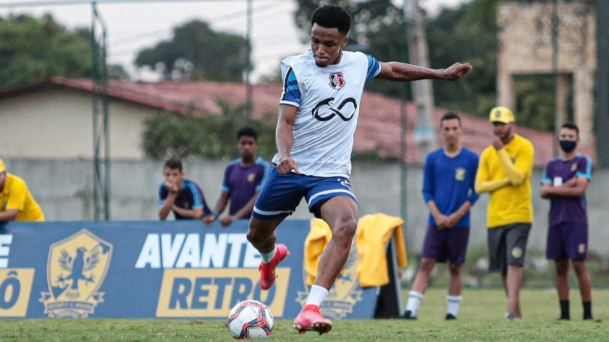 Elias Carioca é regularizado e fica à disposição para estrear no Santa Cruz