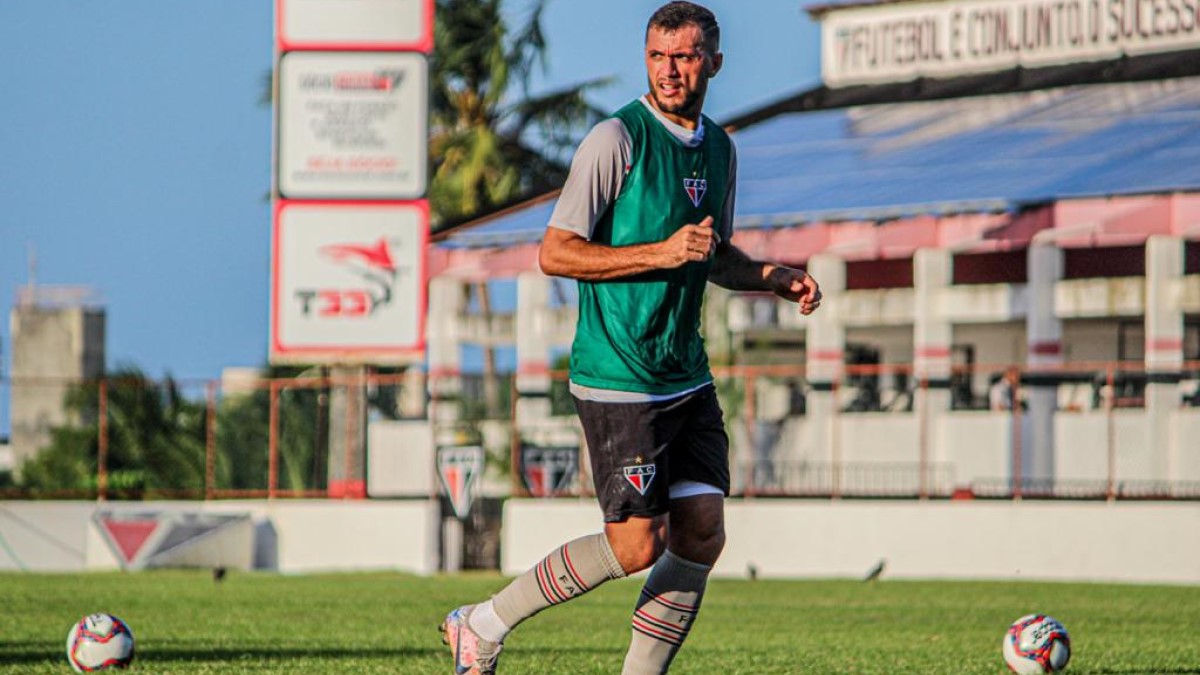 Botafogo-PB retifica presidente na rede social e diz não ter pré-contrato com Edson Cariús