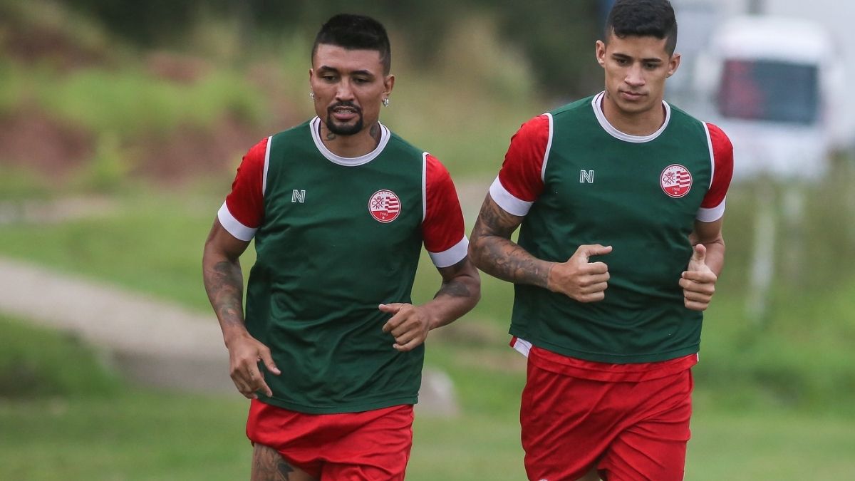Náutico: Hélio diz que Camutanga deve jogar e Kieza viaja, mas ainda é dúvida