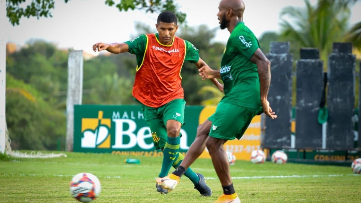 No Sampaio, Márcio Araújo celebra primeira vez em clube maranhense