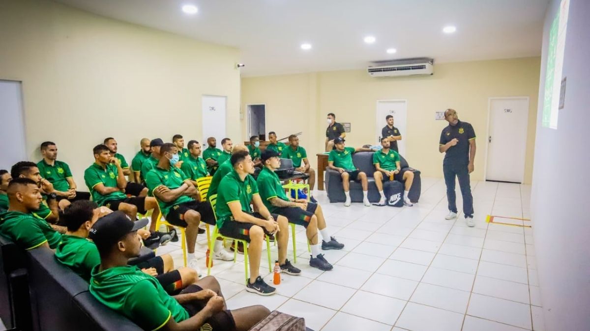Com mudanças na defesa, Sampaio está pronto para pegar Brasil; veja time