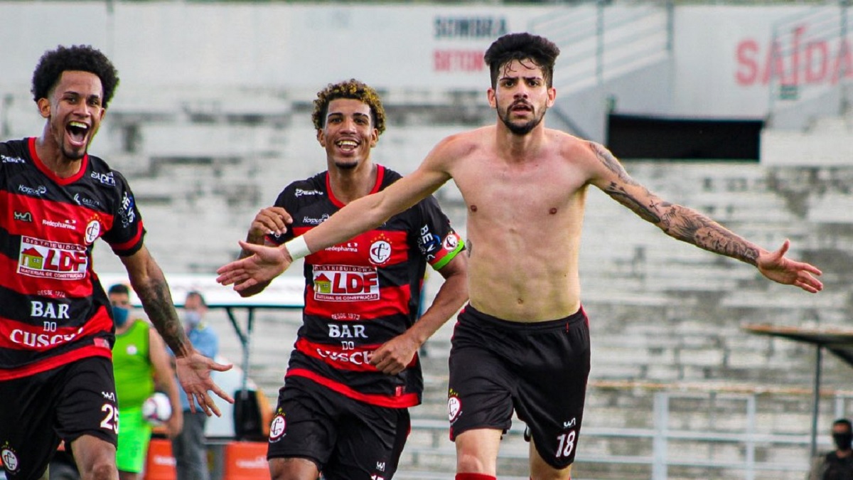 Campinense vence Sousa, se aproxima da classificação e complica adversário