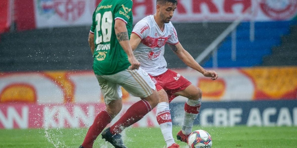 Com Rei Pelé encharcado, CRB empata diante do Cruzeiro