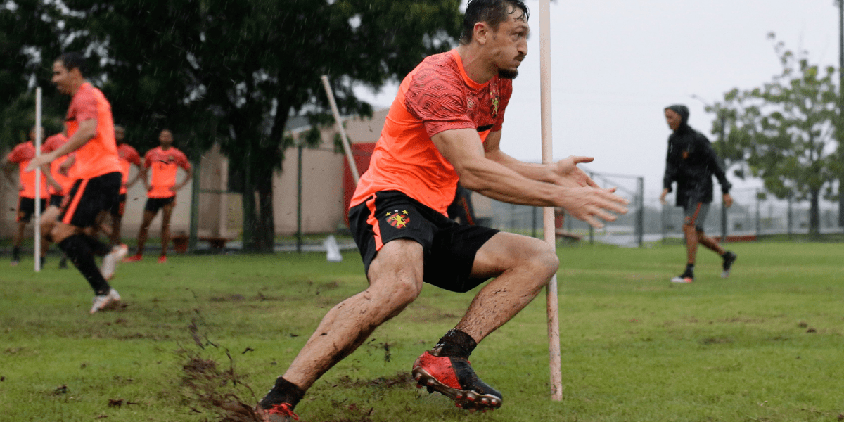 Sander volta a treinar e vira opção no Sport diante do Flamengo