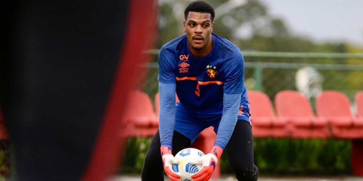 Sem estrear, goleiro Saulo renova com o Sport para a próxima temporada -  NE45