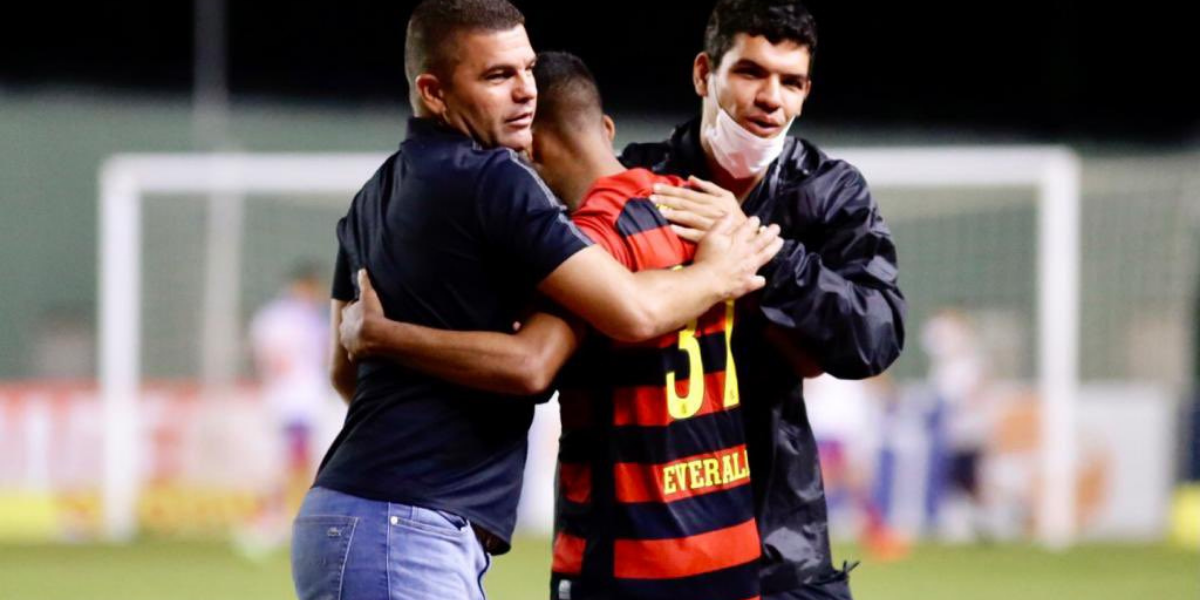 Sport: Louzer cita evolução ofensiva ao vencer o Bahia e exalta atletas