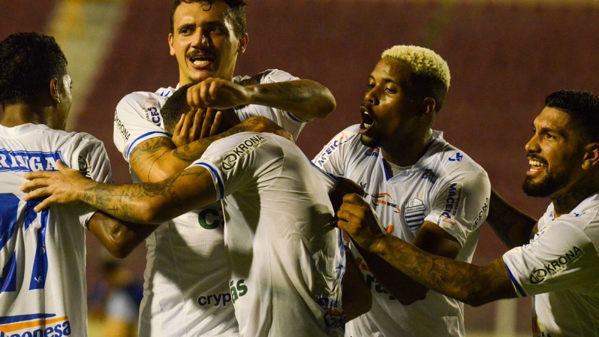 Com fim de jogo emocionante, CSA vence Confiança no Batistão