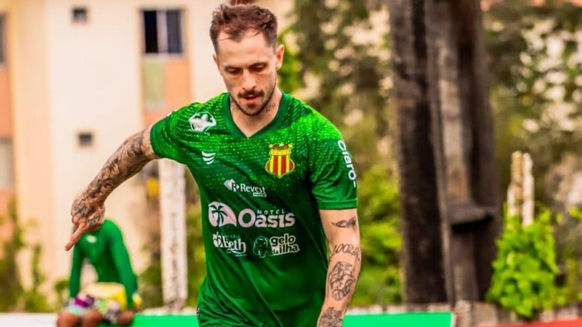 Com um estiramento muscular, lateral Zé Mário desfalca Sampaio contra o CSA
