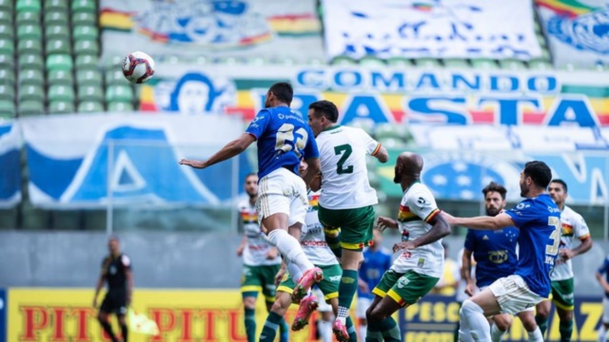 Mota brilha e Sampaio segura empate com Cruzeiro fora
