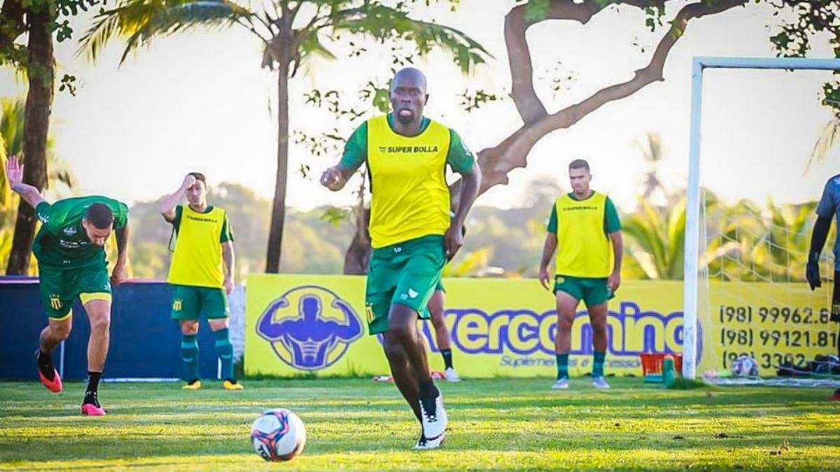Sampaio Corrêa contrata zagueiro Kanu, ex-Vitória e Jacuipense