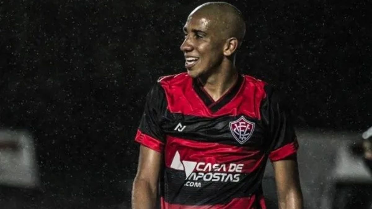 Vitória se pronuncia sobre Pablo Siles e garante prioridade do Athletico-PR em negociação