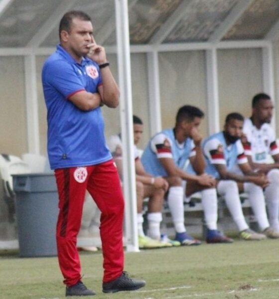 Renatinho Potiguar, e-treinador do América-RN, assumindo o comando do Globo FC