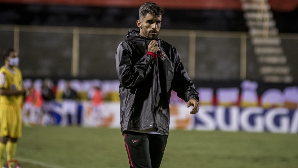 Amadeu vê Vitória melhor ante Cruzeiro e sai insatisfeito com empate